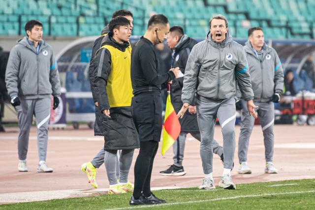 中超直播-新年第一罚出炉！大连人8人被罚83万 1人停赛1年